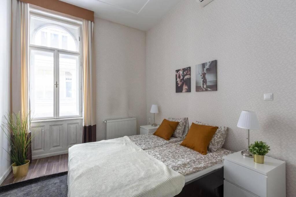 Chic, Captivating Space Near Opera House بودابست المظهر الخارجي الصورة