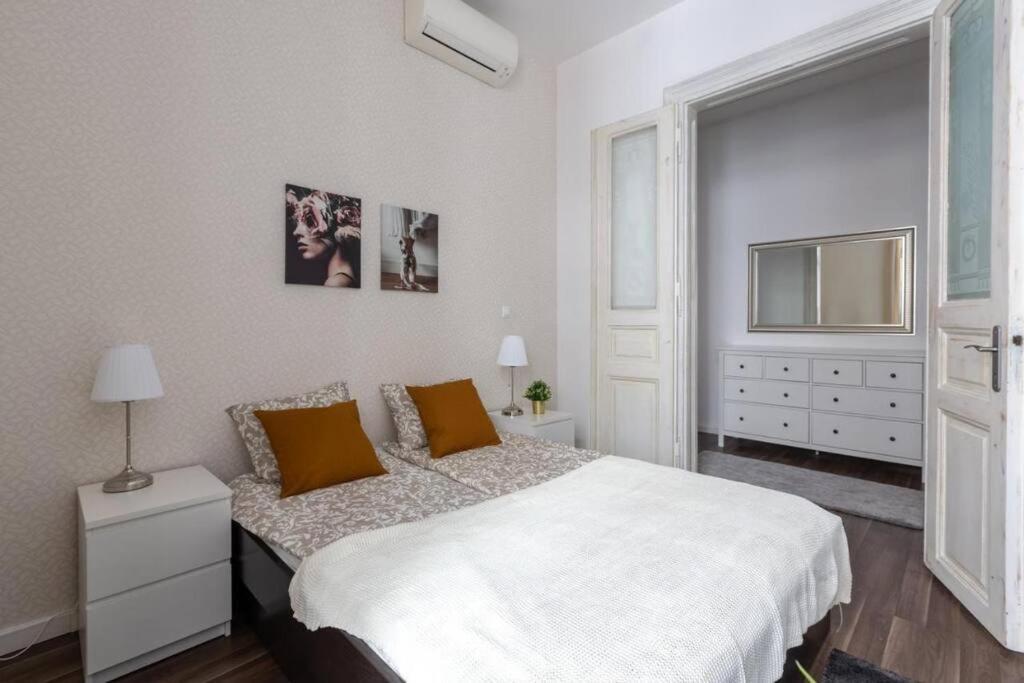 Chic, Captivating Space Near Opera House بودابست المظهر الخارجي الصورة
