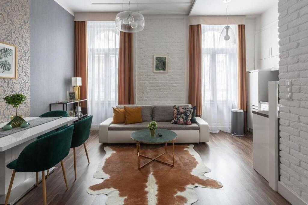 Chic, Captivating Space Near Opera House بودابست المظهر الخارجي الصورة